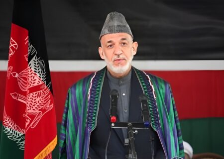 کرزی: پاکستان اسامی افغان روی موشک‌های خود می‌گذارد، اما با مهاجران آن بدرفتاری می‌کند