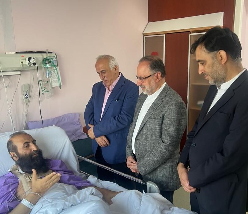 عیادت مقامات ایرانی از سرکنسول افغانستان در مشهد پس از عمل جراحی قلب