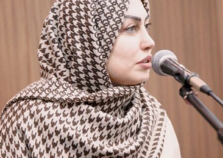 نفوذ تفکر افراطی در نهاد دولتی؛ وکیل مهاجرستیز بر صدر مجلس سازمان اتباع چه می‌کند؟