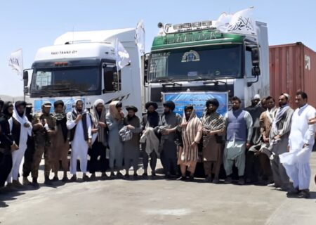 اعتصاب کارگران افغان در گمرک ابونصر فراهی در اعتراض به رفتار مرزبانان ایرانی